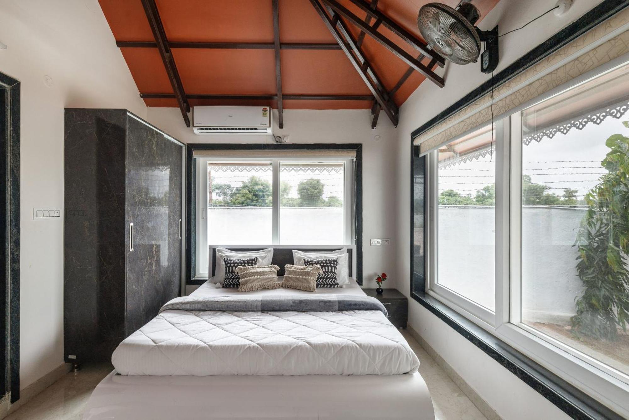 Aqua Lagoon Villa By Secret Turtle Pvt Pool Private Lawn Secunderabad ภายนอก รูปภาพ