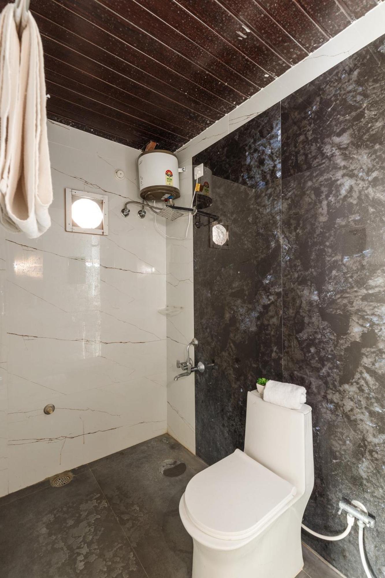 Aqua Lagoon Villa By Secret Turtle Pvt Pool Private Lawn Secunderabad ภายนอก รูปภาพ