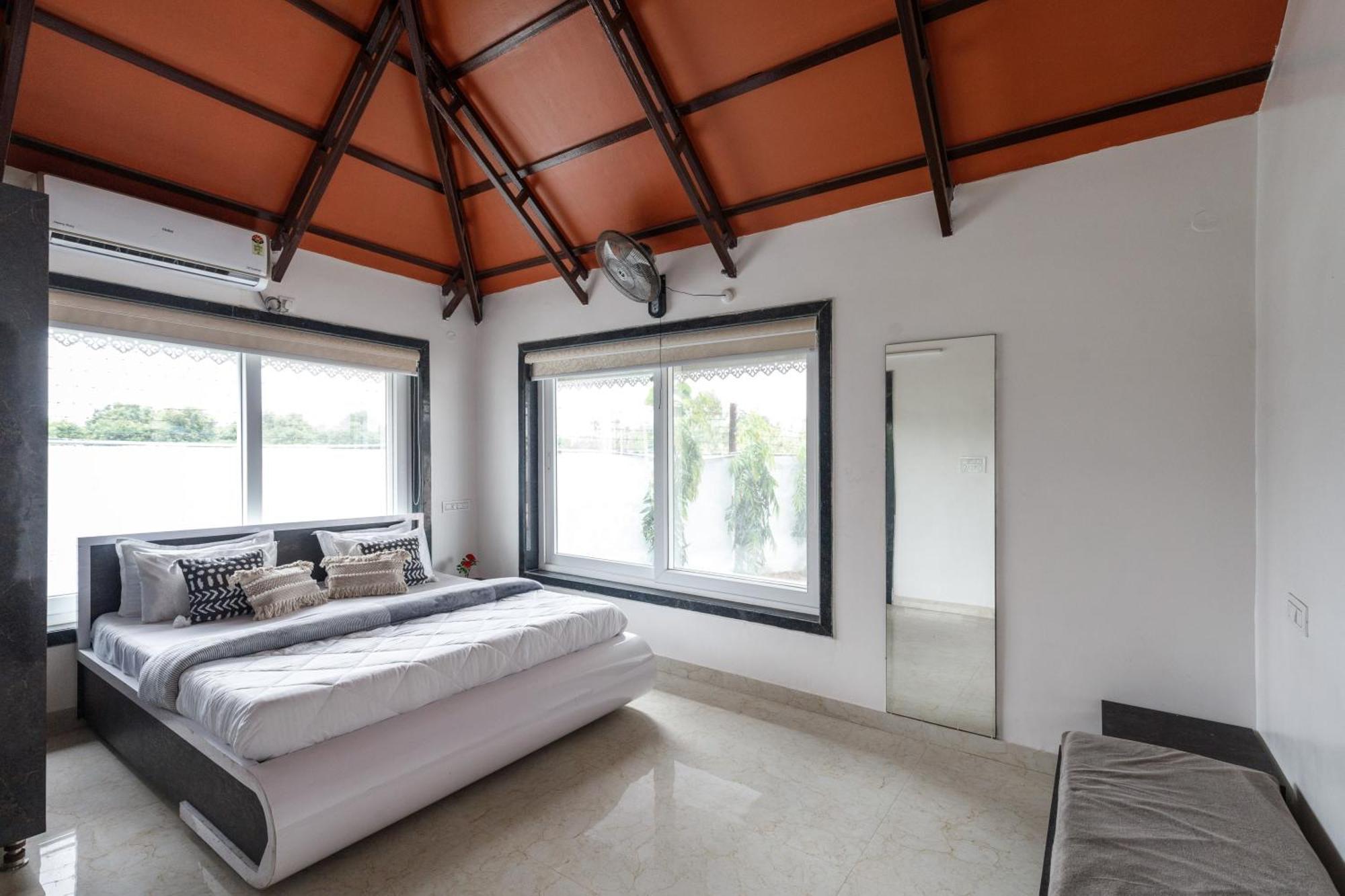 Aqua Lagoon Villa By Secret Turtle Pvt Pool Private Lawn Secunderabad ภายนอก รูปภาพ